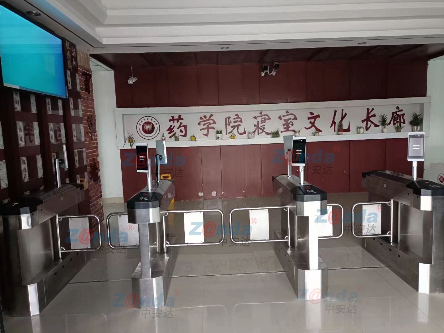 貴州中醫藥大學(xué)宿舍36通道擺閘+人臉識別宿管系統