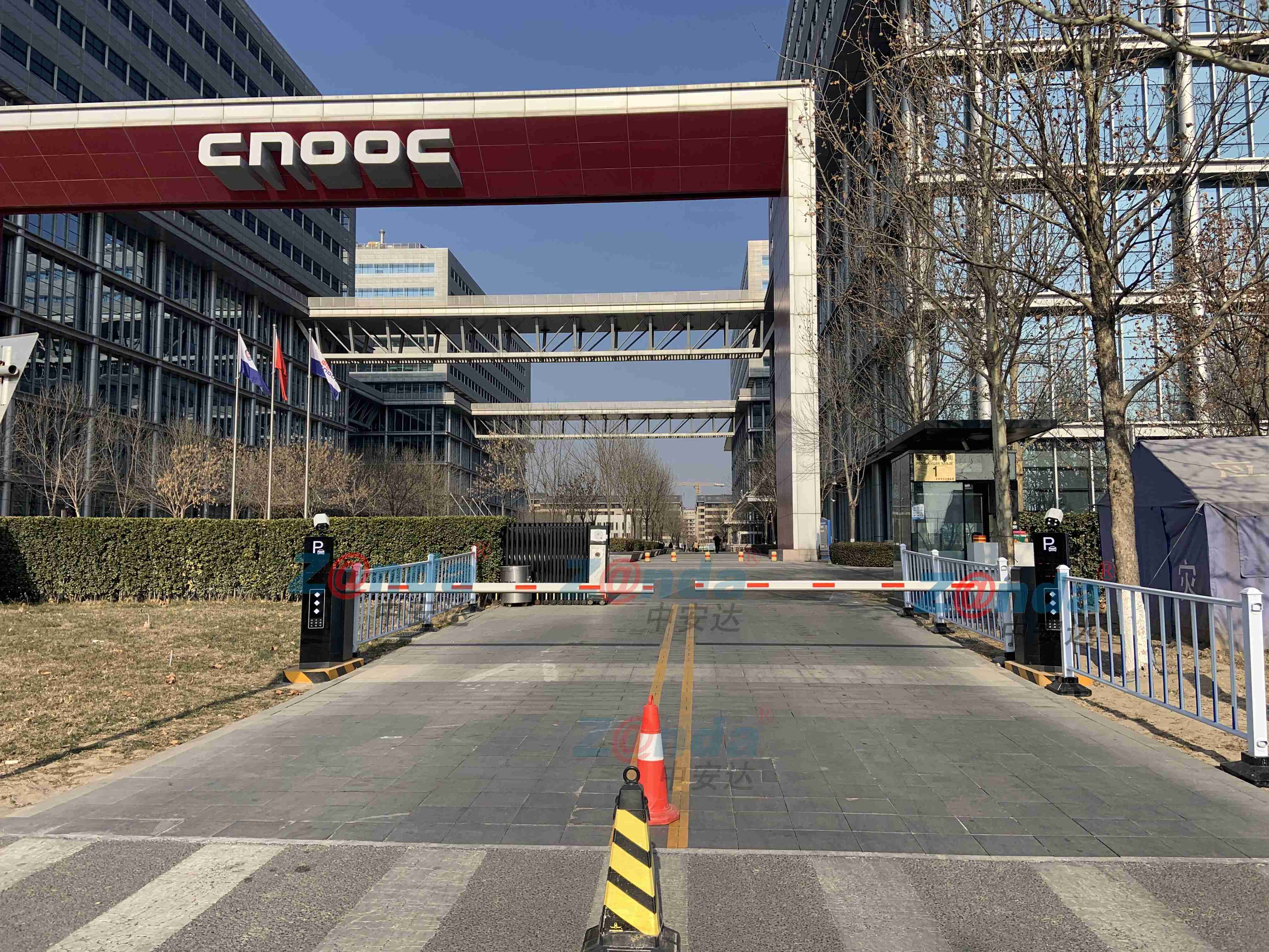 中海油能源研究院車(chē)牌識別系統+人行通道+人臉識別系統